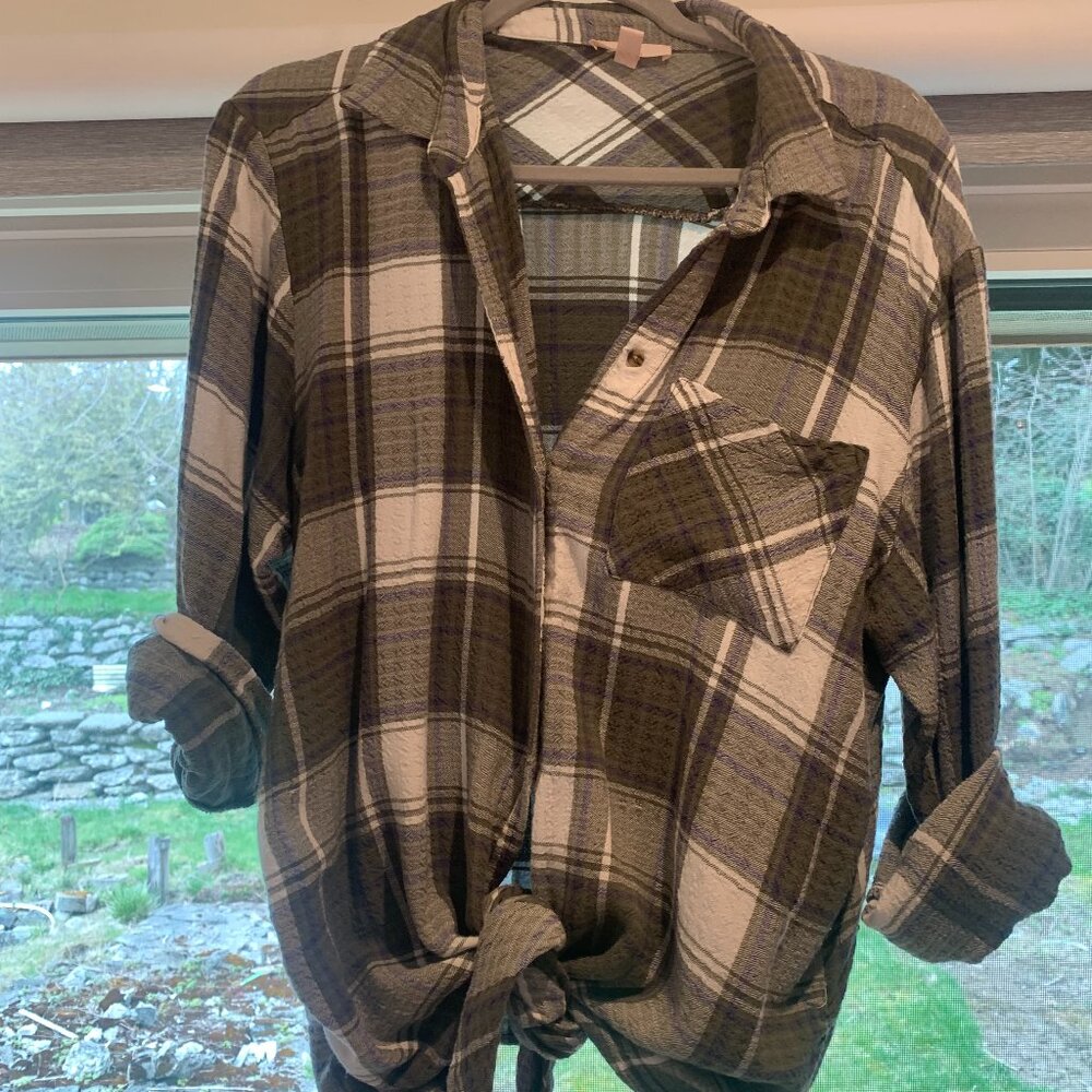 womens plaid button down